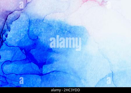 Makro-Nahaufnahme von blauen Farbschichten und Spritzern, abstrakter Hintergrund. Flüssige Tinte, farbenfroher, strukturierter Hintergrund im Vollformat. Lebendige Farben. Stockfoto