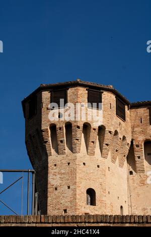 Landschaft die Burg Gradara, eine mittelalterliche Festung in der Stadt Gradara, Marken, in Italien Stockfoto