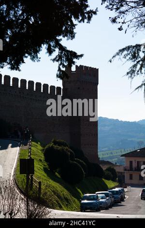 Landschaft die Burg Gradara, eine mittelalterliche Festung in der Stadt Gradara, Marken, in Italien Stockfoto