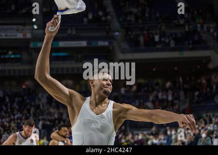 Madrid, Spanien. 23rd Dez 2021. Edy Tavares beim Real Madrid-Sieg über CSKA Moskau (71 - 65) in der regulären Saison der Turkish Airlines Euroleague (Runde 17), die im Wizink Center in Madrid (Spanien) gefeiert wurde. Dezember 23rd 2021. (Foto von Juan Carlos García Mate/Pacific Press) Quelle: Pacific Press Media Production Corp./Alamy Live News Stockfoto