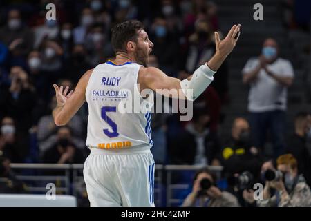 Madrid, Madrid, Spanien. 23rd Dez 2021. Rudy FernÃndez beim Real Madrid-Sieg über CSKA Moskau (71 - 65) in der regulären Saison der Turkish Airlines Euroleague (Runde 17), der im Wizink Center in Madrid (Spanien) gefeiert wurde. Dezember 23rd 2021. (Bild: © Juan Carlos GarcÃ-A Mate/Pacific Press via ZUMA Press Wire) Stockfoto