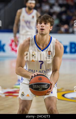 Madrid, Madrid, Spanien. 23rd Dez 2021. Urban Klavzar beim Real Madrid-Sieg über CSKA Moskau (71 - 65) in der regulären Saison der Turkish Airlines Euroleague (17. Runde), die im Wizink Center in Madrid (Spanien) gefeiert wurde. Dezember 23rd 2021. (Bild: © Juan Carlos GarcÃ-A Mate/Pacific Press via ZUMA Press Wire) Stockfoto