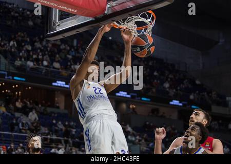 Madrid, Madrid, Spanien. 23rd Dez 2021. Edy Tavares beim Real Madrid-Sieg über CSKA Moskau (71 - 65) in der regulären Saison der Turkish Airlines Euroleague (Runde 17), die im Wizink Center in Madrid (Spanien) gefeiert wurde. Dezember 23rd 2021. (Bild: © Juan Carlos GarcÃ-A Mate/Pacific Press via ZUMA Press Wire) Stockfoto