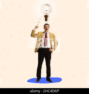 Kreative Business-Collage des Geschäftsmannes mit Glühbirne über dem Kopf, die Ideen, Inspiration und Innovation symbolisiert Stockfoto