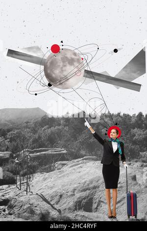 Glückliches junges Mädchen, Stewardess immer bereit, auf einen anderen Planeten zu fliegen. Modernes Design, zeitgenössische Kunstcollage. Stockfoto