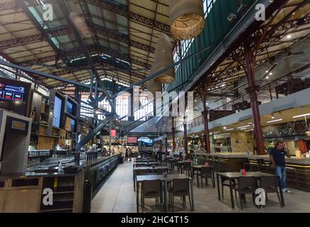 Mercato centrale ein Lebensmittelmarkt mit Geschäften und Restaurants. San Lorenzo. Florenz. Italien. Stockfoto