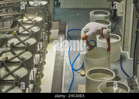 Besuch der Gruyere Käsefabrik und des Museums, Schweiz Stockfoto