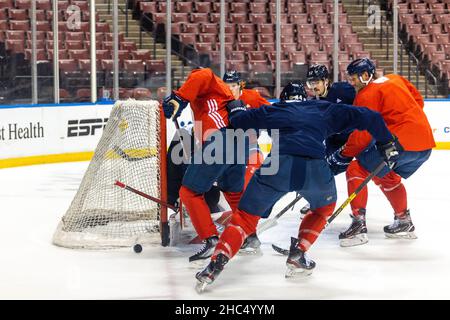 72 Sergei Bobrovsky, 74 Owen Tippett, 52 MacKenzie Weegar, 19 Joe Thornton während des Florida Panthers Training Day vor Spiel FL Panthers und NJ Devils Stockfoto