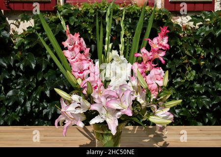 Bouquet de lys et Glaïeuls Stockfoto