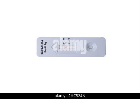 Negatives Ergebnis von Covid-19, Coronavirus-Schnellantigen-Testkit mit Nasenabstrich für den Heimgebrauch Stockfoto