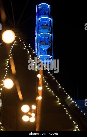 Ein nasser und kalter Winterabend in Leeds, West Yorkshire Stockfoto