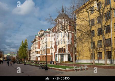 Moskau, Russland - 23. Oktober 2021: Lawrushinsky Lane in Moskau an einem Herbsttag Stockfoto