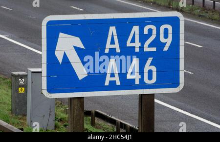 Straßenschild an der Abfahrt 15 der M40, Warwick, Großbritannien Stockfoto