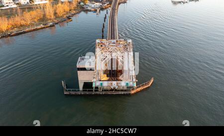 Luftaufnahme der Zugbrücke auf dem Wreck Lead Channel im Island Park, NY Stockfoto