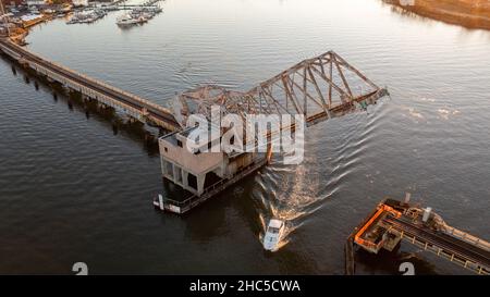 Luftaufnahme der Zugbrücke auf dem Wreck Lead Channel im Island Park, NY Stockfoto