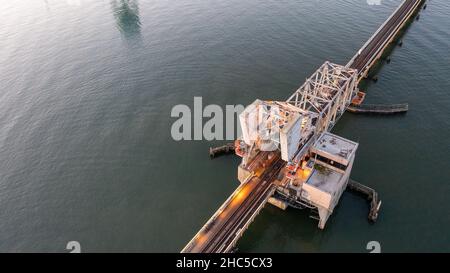 Luftaufnahme der Zugbrücke auf dem Wreck Lead Channel im Island Park, NY Stockfoto