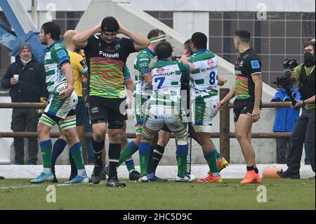 Parma, Italien. 24th Dez, 2021. benetton feiert den Versuch während Zebre Rugby Club vs Benetton Rugby, United Rugby Championship Spiel in Parma, Italien, Dezember 24 2021 Kredit: Unabhängige Fotoagentur/Alamy Live Nachrichten Stockfoto