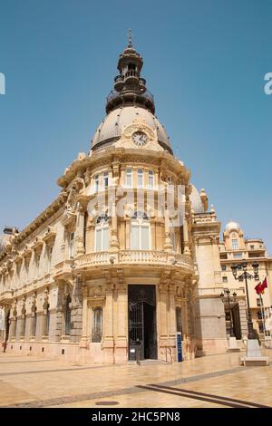 Rathaus von Cartagena. Das wunderschöne modernistische Gebäude ist eines der Wahrzeichen der Stadt. Fertiggestellt 1907, Cartagena, Murcia, Spanien. Stockfoto