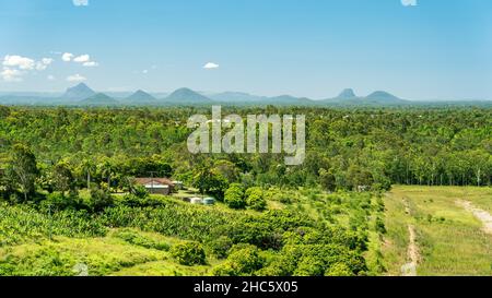 Glass House, Panoramablick auf die Bergkette, Queensland, Australien Stockfoto