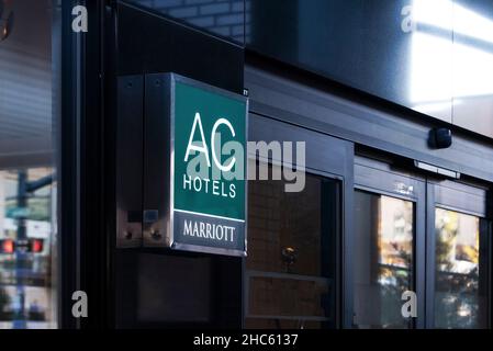 AC Hotels Marriot Schild an einer Wand, genommen in Asheville, USA Stockfoto