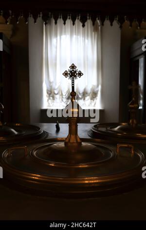 Details des Ofens zum Kochen von Kirchenöl im Patriarchalpalast im Moskauer Kreml, Russland Stockfoto