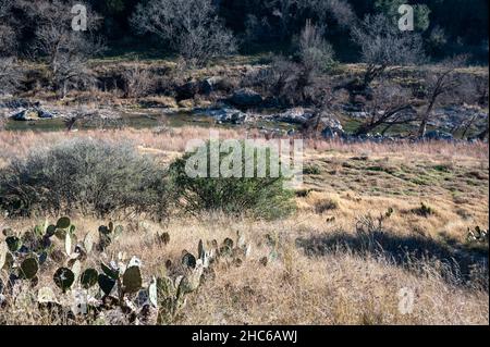 Johnson City, Texas, USA. 24. Dezember 2021. Warmes Wetter im Pedernales Falls State Park. Heiligabend war für die Saison unheimlich warm. Es war warm genug für Stockfoto