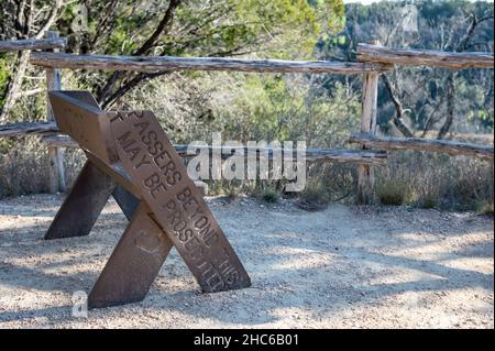 Johnson City, Texas, USA. 24. Dezember 2021. Warmes Wetter im Pedernales Falls State Park. Heiligabend war für die Saison unheimlich warm. Es war warm genug für Stockfoto