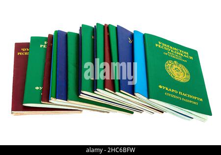 Verschiedene ausländische Staaten Pässe auf dem weißen Hintergrund Stockfoto