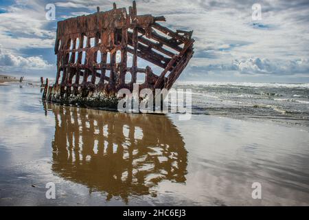 Wrack des Schiffswracks von Peter Iredale im Fort Stevens State Park, Astoria Oregon Stockfoto