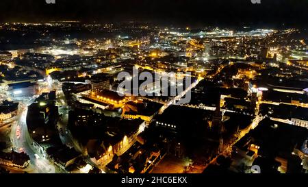 Eine Luftaufnahme des Zentrums von Ipswich bei Nacht in Suffolk, Großbritannien Stockfoto