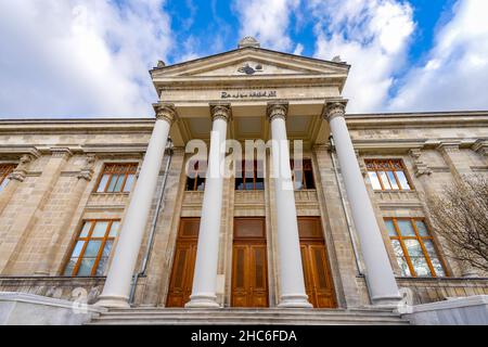 Vorderansicht des Istanbuler Archäologiemuseums, Türkei. Stockfoto