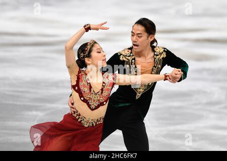 Saitama, Japan. 25th Dez 2021. Muramoto Kana (L) und Takahashi Daisuke treten während des Eistanzwettbewerbs bei den All-Japan Figure Skating Championships, die am 25. Dezember 2021 in Saitama, Japan, stattfinden, an. Quelle: Zhang Xiaoyu/Xinhua/Alamy Live News Stockfoto