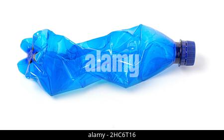 Nahaufnahme einer Plastikflasche auf weißem Hintergrund Stockfoto