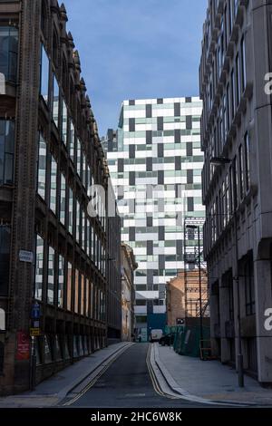 Vertikales Äußere moderner Gebäude in Liverpool City Stockfoto