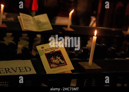 Kalkutta, Westbengalen, Indien. 24th Dez 2021. St. Paul's Cathedral Kirche und Bogen Kasernen Feier Frohe Weihnachten. (Bild: © Sudip Chanda/Pacific Press via ZUMA Press Wire) Stockfoto