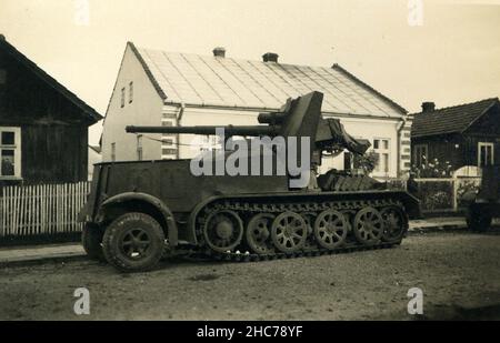 2. Weltkrieg WW2 deutsche Soldaten erobern Polen - Tomaszów Lubelski, Polen 09/22/1939 - polnischer Flak geshutz - LKW-Flak-Pistole Stockfoto