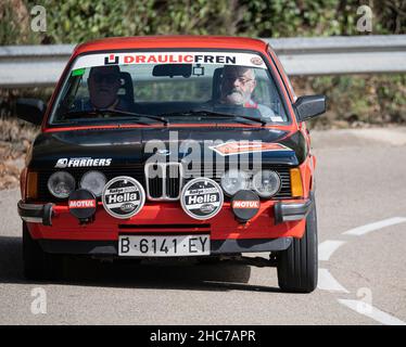 Barcelona, ​​Spain; 23. Oktober 2021: BMW 323i E21 VIII Rallye Platja D'Aro Historic in Katalonien Stockfoto