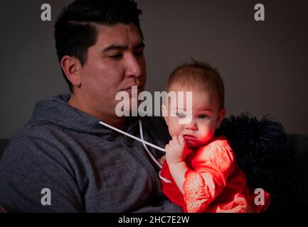 Baby Mädchen mit ihrem Vater Stockfoto