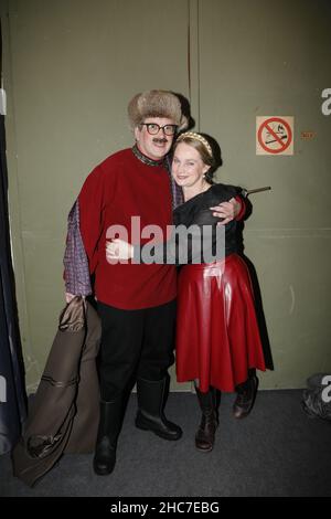 Im Bild: Alexander G. Schäfer und Gundula Köster; Gundula Köster, Agata Pontius, Caroline Siebert, Henning Bormann, Thilo Herrmann, Giso Weißbach, Hel Stockfoto