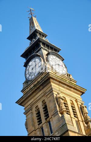 Southport Townhall Uhrturm gegen einen klaren blauen Himmel Stockfoto