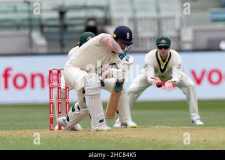 Melbourne, Australien. 26th Dez 2021. Ben Stokes von England Fledermäuse während des Tages eines der dritten Test-Spiel in der Ashes-Serie zwischen Australien und England auf Melbourne Cricket Ground am 26. Dezember 2021 in Melbourne, Australien. (Nur für redaktionelle Verwendung) Credit: Izhar Ahmed Khan/Alamy Live News/Alamy Live News Stockfoto