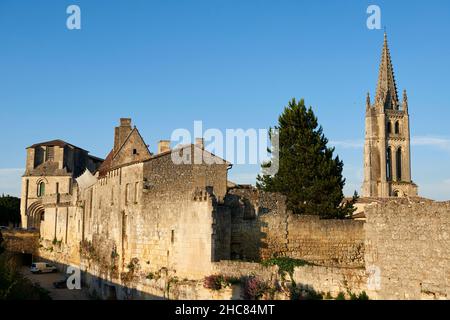 Kopfsteinpflasterstraße in Saint Emilion, Gironde, Aquitanien, Frankreich, Europa Stockfoto