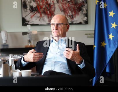 Potsdam, Deutschland. 15th September 2021. Dietmar Woidke (SPD), Ministerpräsident von Brandenburg, aufgezeichnet in einem Interview mit der dpa. (To dpa 'Woidke: Entscheid über die Frage der Zwangsimpfung erst später') Quelle: Soeren Stache/dpa-Zentralbild/dpa/Alamy Live News Stockfoto