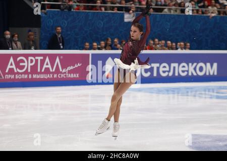 Sankt Petersburg, Russland. 25th Dez 2021. Anna Schcherbakova aus Russland tritt am dritten Tag der Rostelecom Russian Nationals 2022 of Figure Skating im Yubileyny Sports Palace in Sankt Petersburg beim Frauen-Freilauf an. Endergebnis: 158,10 Credit: SOPA Images Limited/Alamy Live News Stockfoto