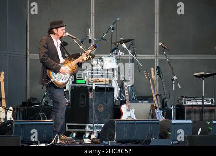 Toronto, Kanada - 1. Juli 2015: Arthur Renwick, ein Künstler der First Nation, spielt auf der Westjest-Bühne in Torontos Hafenfront während Kanadas Stockfoto