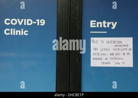 Sydney, Australien. 26th. Dezember 2021. Eine Covid-19-Testklinik auf der Eddy Avenue in Sydney ist wegen ‘unvorhergesehener Umstände’ geschlossen. Kredit: Richard Milnes/Alamy Live Nachrichten Stockfoto