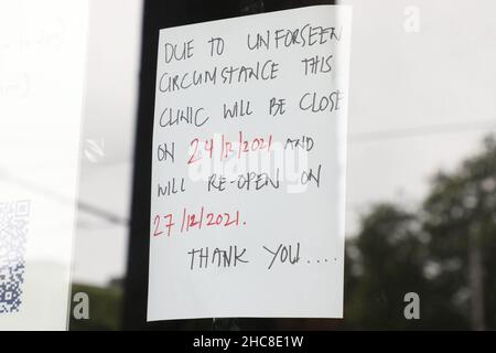 Sydney, Australien. 26th. Dezember 2021. Eine Covid-19-Testklinik auf der Eddy Avenue in Sydney ist wegen ‘unvorhergesehener Umstände’ geschlossen. Kredit: Richard Milnes/Alamy Live Nachrichten Stockfoto