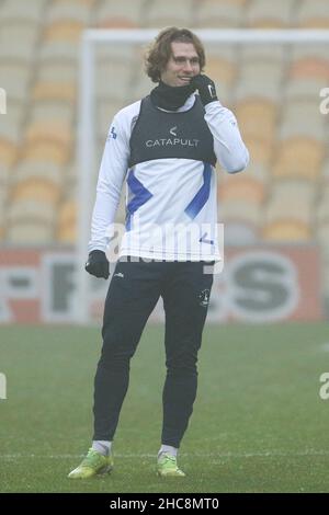 MANSFIELD, GROSSBRITANNIEN. DER 26th. DEZEMBER erwärmt sich während des Spiels der Sky Bet League 2 zwischen Mansfield Town und Hartlepool United im One Call Stadium, Mansfield, am Sonntag, 26th. Dezember 2021. (Kredit: Will Matthews | MI News) Kredit: MI News & Sport /Alamy Live News Stockfoto