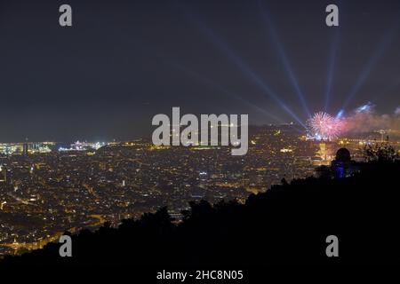 Feuerwerknacht in der Stadt Barcelona, Spanien Stockfoto
