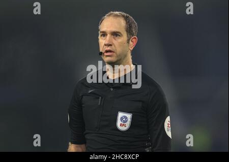 Huddersfield, Großbritannien. 26th Dez 2021. Schiedsrichter Jeremy Simpson während des Spiels in Huddersfield, Großbritannien am 12/26/2021. (Foto von Mark Cosgrove/News Images/Sipa USA) Quelle: SIPA USA/Alamy Live News Stockfoto